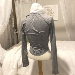 LULULEMON SWIFTLY TECH 2.0 LONG SLEEVE - size 0, slim fit, like new!